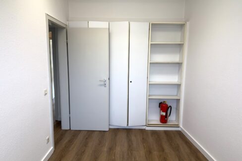 Raum 5 mit Einbauschrank