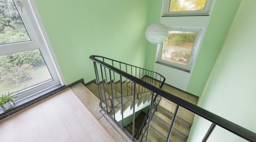 geräumiges Treppenhaus