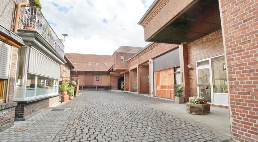 ... mit Lagerhallen und LL