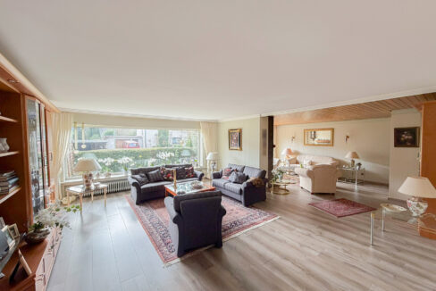 großes Wohnzimmer (EG)