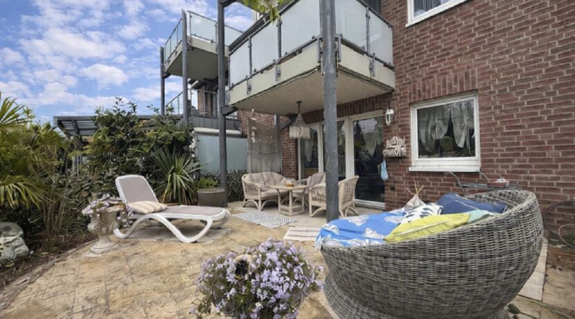 teilüberdachte Terrasse