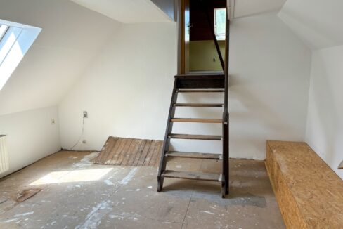 Zimmer DG links mit Zugang DG rechts