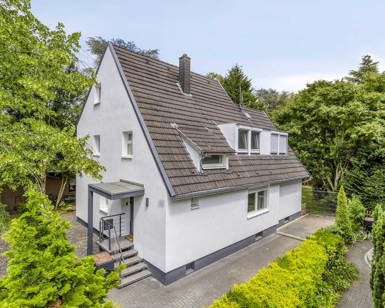 Freistehendes Familiendomizil mit Stil in Düsseldorf-Angermund