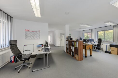 Büro und Empfang mit viel Tageslicht
