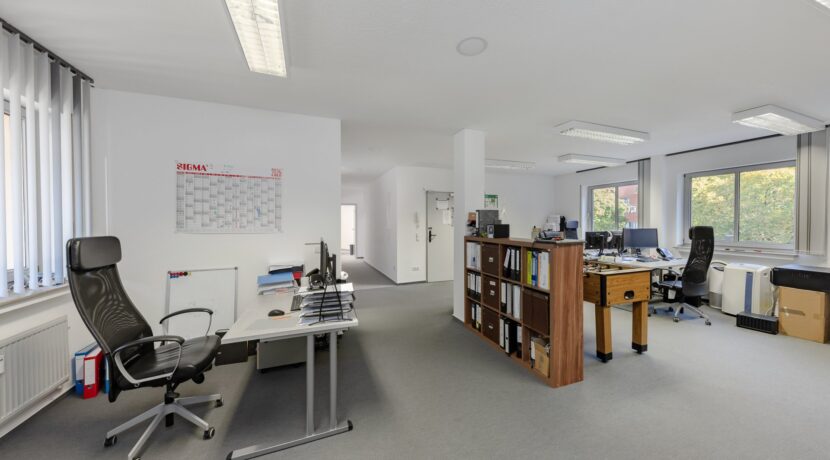 Büro und Empfang mit viel Tageslicht