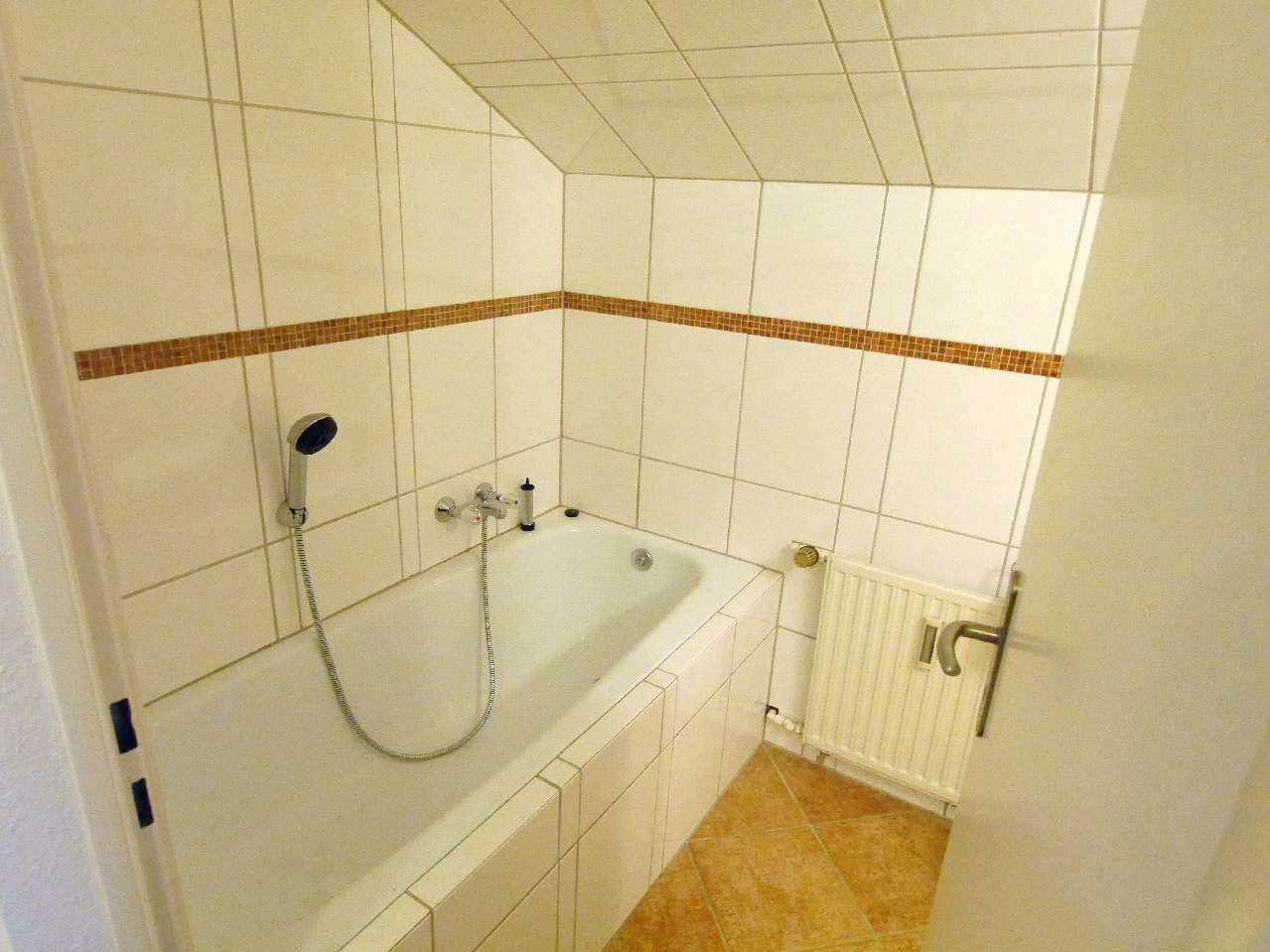 Stadt Blankenberg – Ideal für 1-3 Personen! 3-Zimmer-Dachgeschoßwohnung im ruhigen 3-Familienhaus - Foto 1