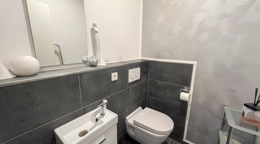 WC 2