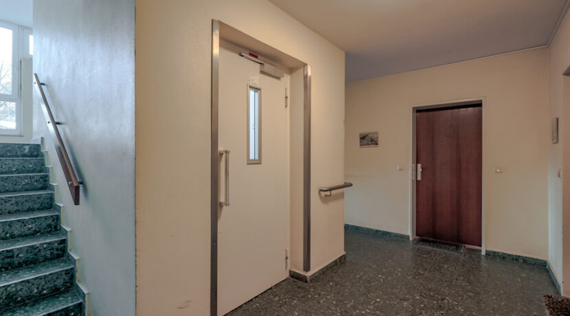 Treppenhaus/Aufzug
