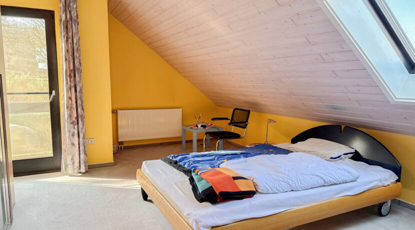 DG Schlafzimmer mit Balkon