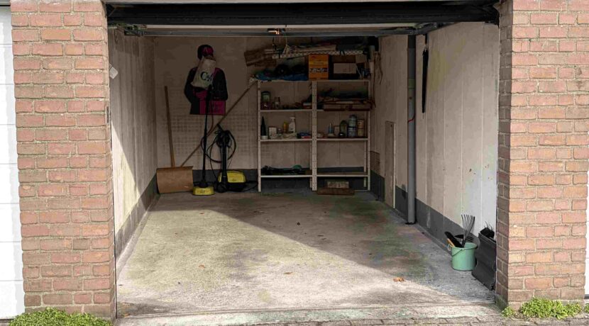 Garage mit Sektionaltor