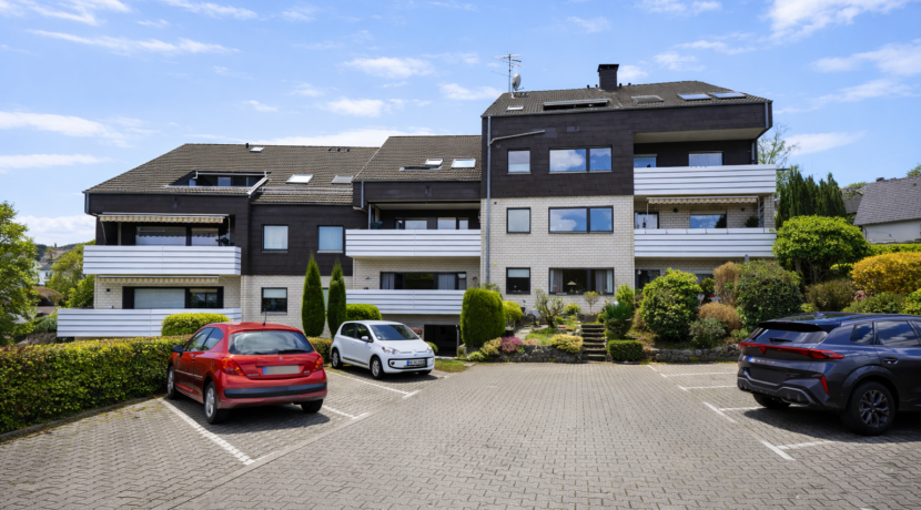 PKW-Stellplatz hinter dem Haus