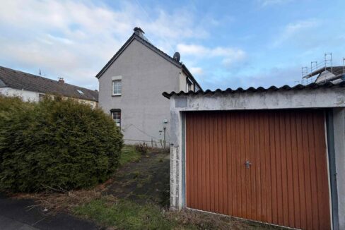 Garage und Stellplatz