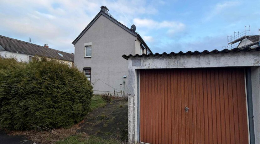 Garage und Stellplatz