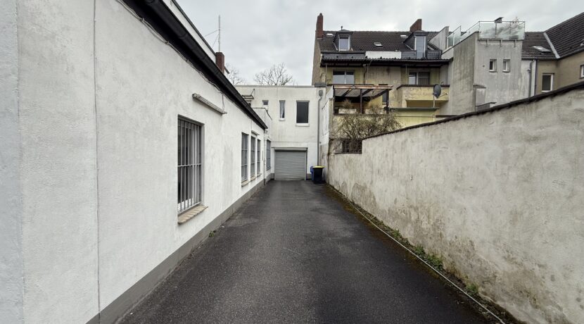 Einfahrt hinten