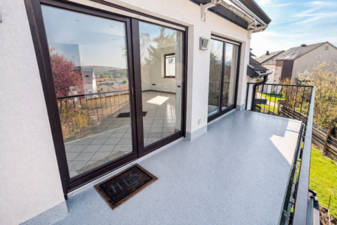 Der ca. 9 m² große  Balkon