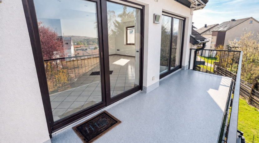 Der ca. 9 m² große  Balkon