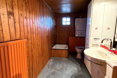 Badezimmer (EG)