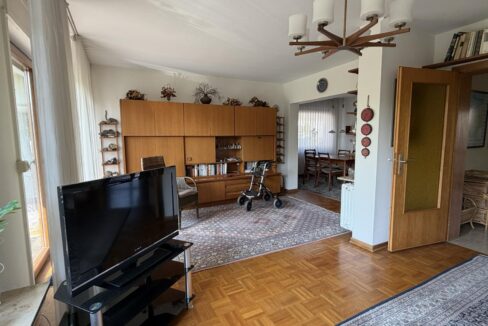 Geräumiges Wohnzimmer...