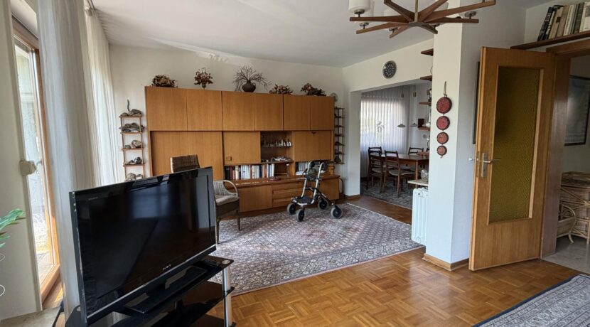 Geräumiges Wohnzimmer...