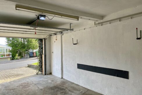 Garage mit Sektionaltor