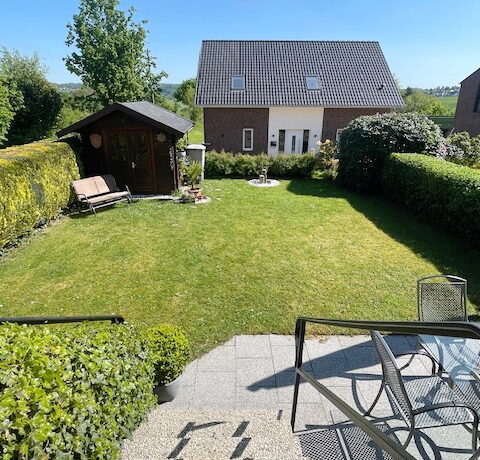 Haushälfte links Garten