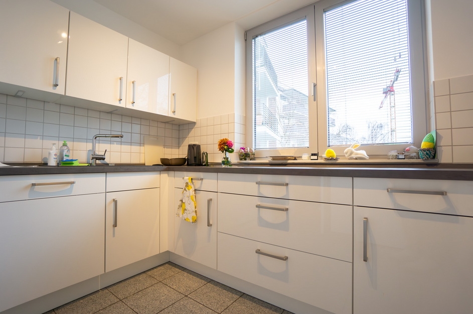 Düsseldorf-Oberkassel: Exklusives Wohnen in Oberkassel – Großzügige Traumwohnung mit Blick ins Grüne - Foto 2