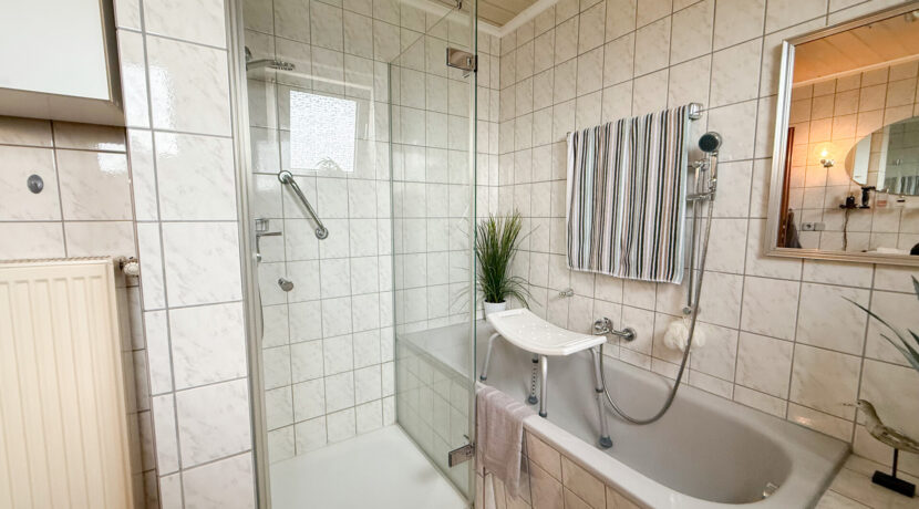 Badezimmer EG