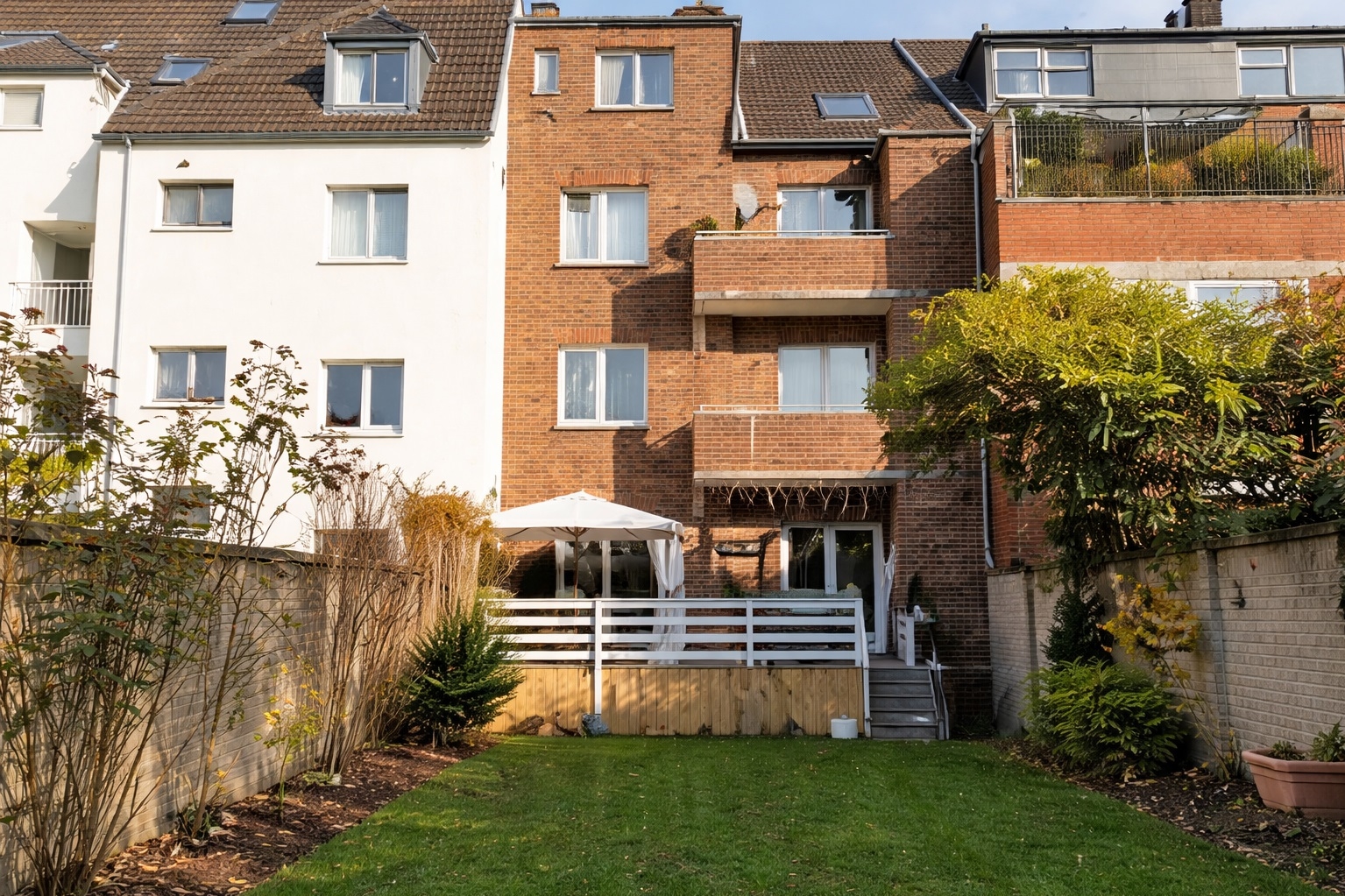 NEUSS-FURTH: 4 FAMILIENHAUS IN ZENTRALER LAGE MIT MÖGLICHER EIGENTÜMERWOHNUNG