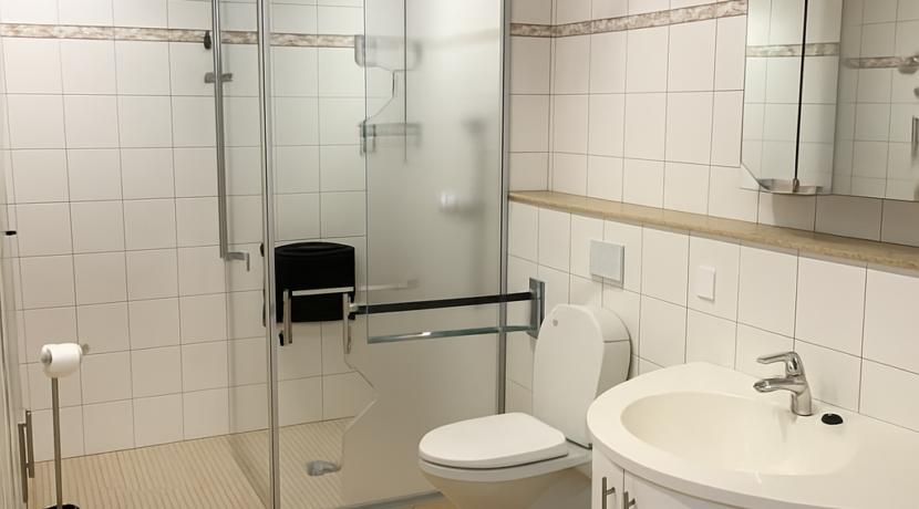 Badezimmer mit Platz für die Waschmaschine