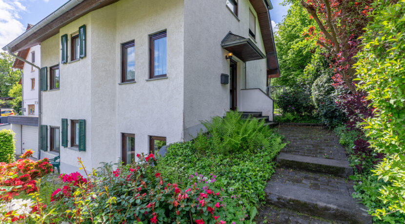 Ein paar Stufen zum Haus