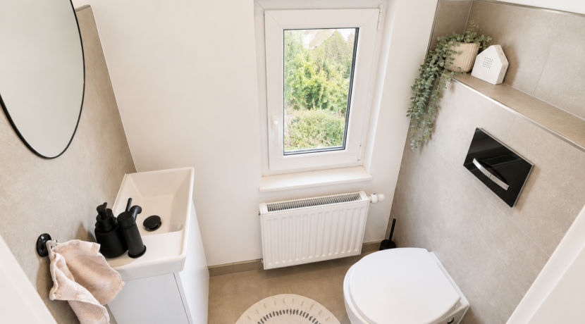 Gäste-WC mit Fenster