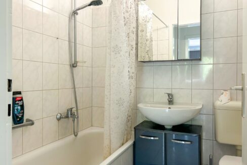 Badezimmer mit Duschwanne