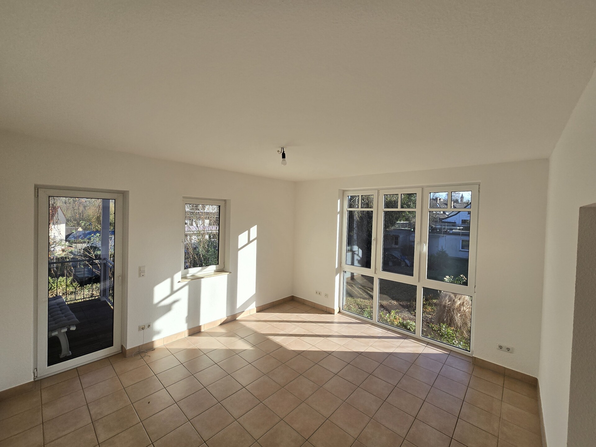 Großzügige Erdgeschosswohnung mit Balkon und Terrasse