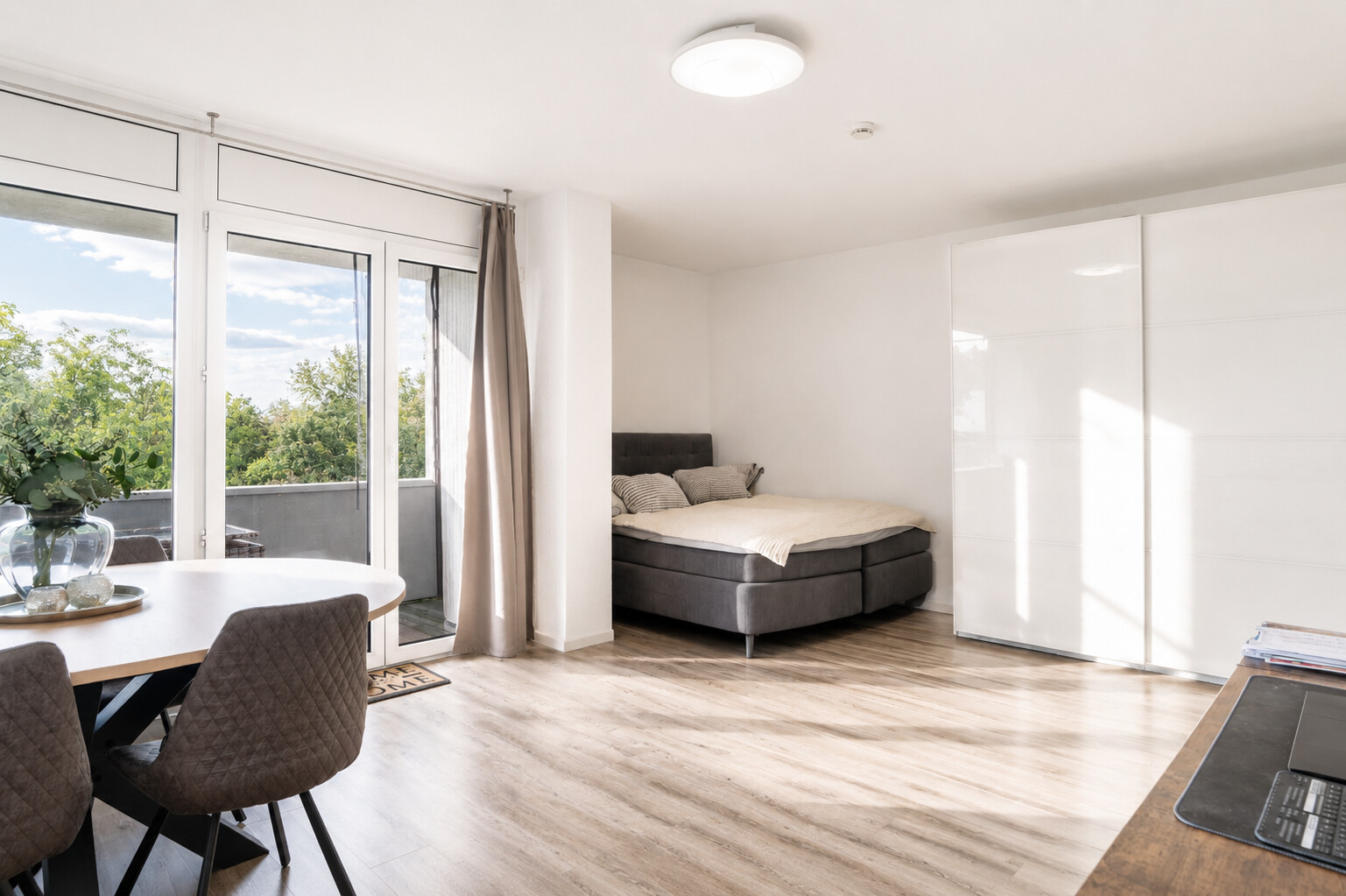 Modernes 1- Zimmer Apartment in zentraler, aber ruhiger Lage - Foto 1