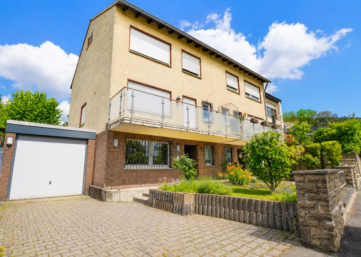Ca. 143 m² große Doppelhaushälfte mit Terrasse, Südbalkon und Ausbaureserve am Tücking