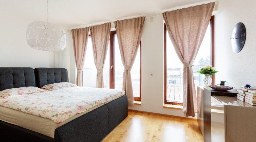 Schlafzimmer mit Dachterrasse