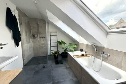 Bad mit Wanne & Dusche