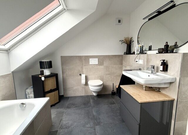 Bad mit Wanne & Dusche