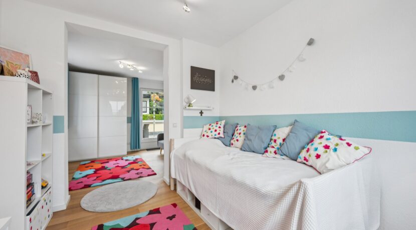 Kinderzimmer 2 mit Zugang zum Balkon