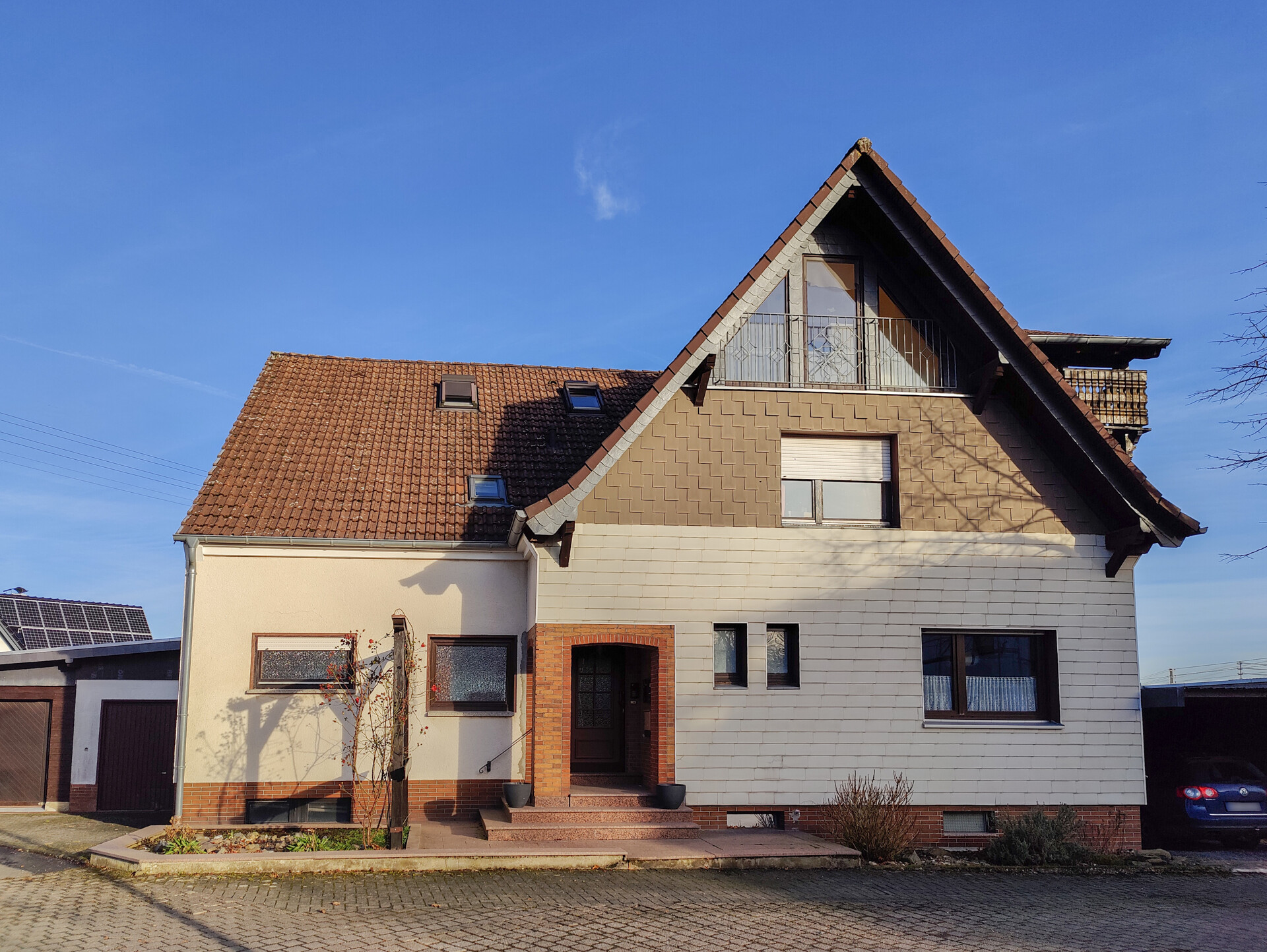 ***Reduziert***Einfamilienhaus mit ELW, 2 Garagen und Fernblick zwischen Flammersfeld und Horhausen!