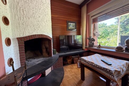 Wohnzimmer mit Kamin