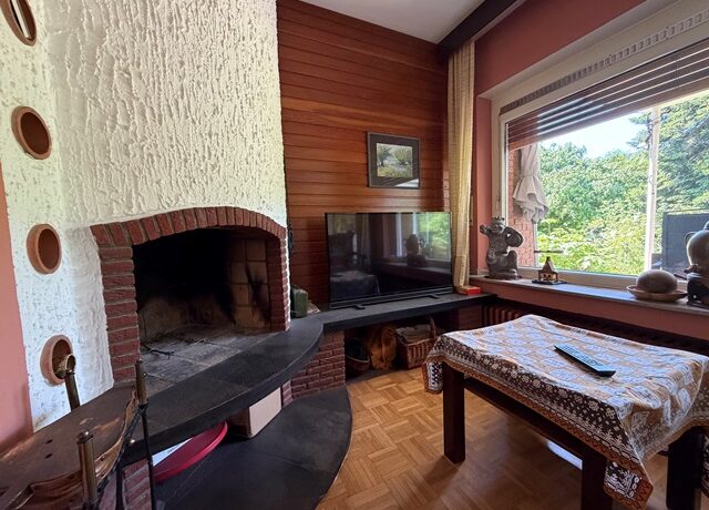 Wohnzimmer mit Kamin
