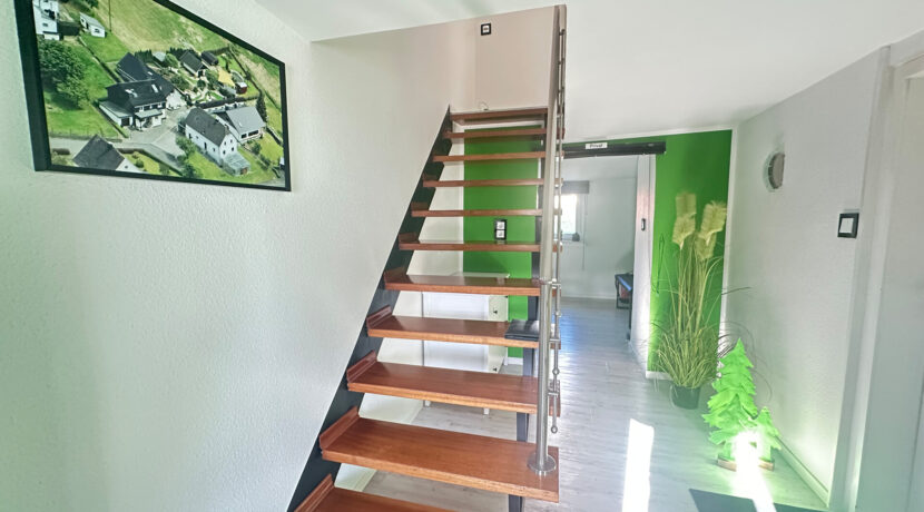 EG Treppe zum 1. OG