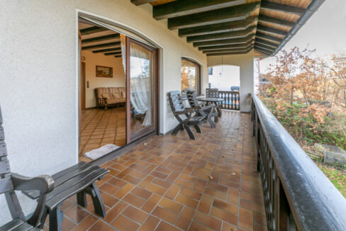 Überdachter Balkon