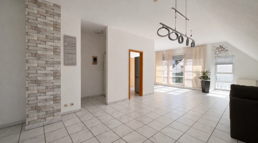 Bodentiefe Fenster zur Loggia