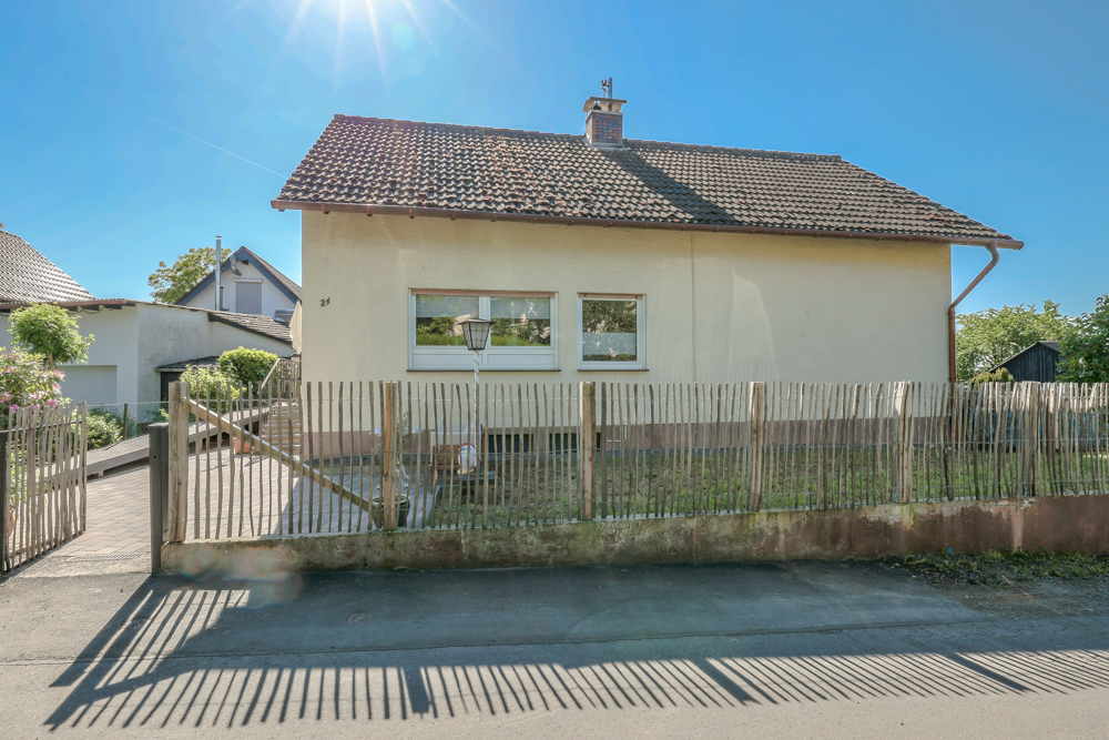 *Provisionsfrei* Mehr als nur vier Wände – freistehendes Zuhause mit Terrasse, Balkon & Carport