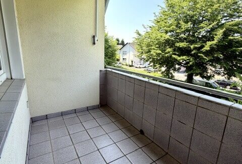 Überdachter Balkon mit Markise
