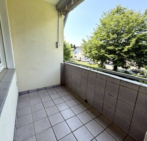 Überdachter Balkon mit Markise