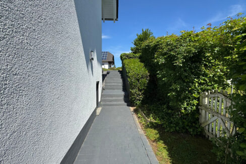 befestigter Weg zur Einliegerwohnung
