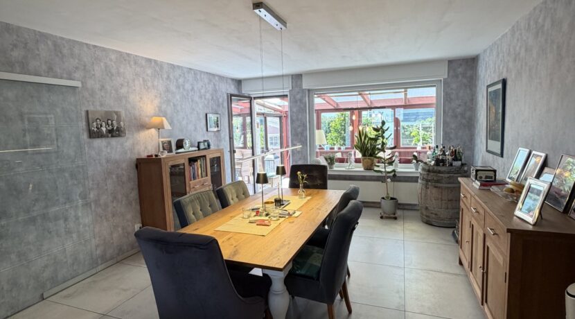 Essbereich mit Blick Garten